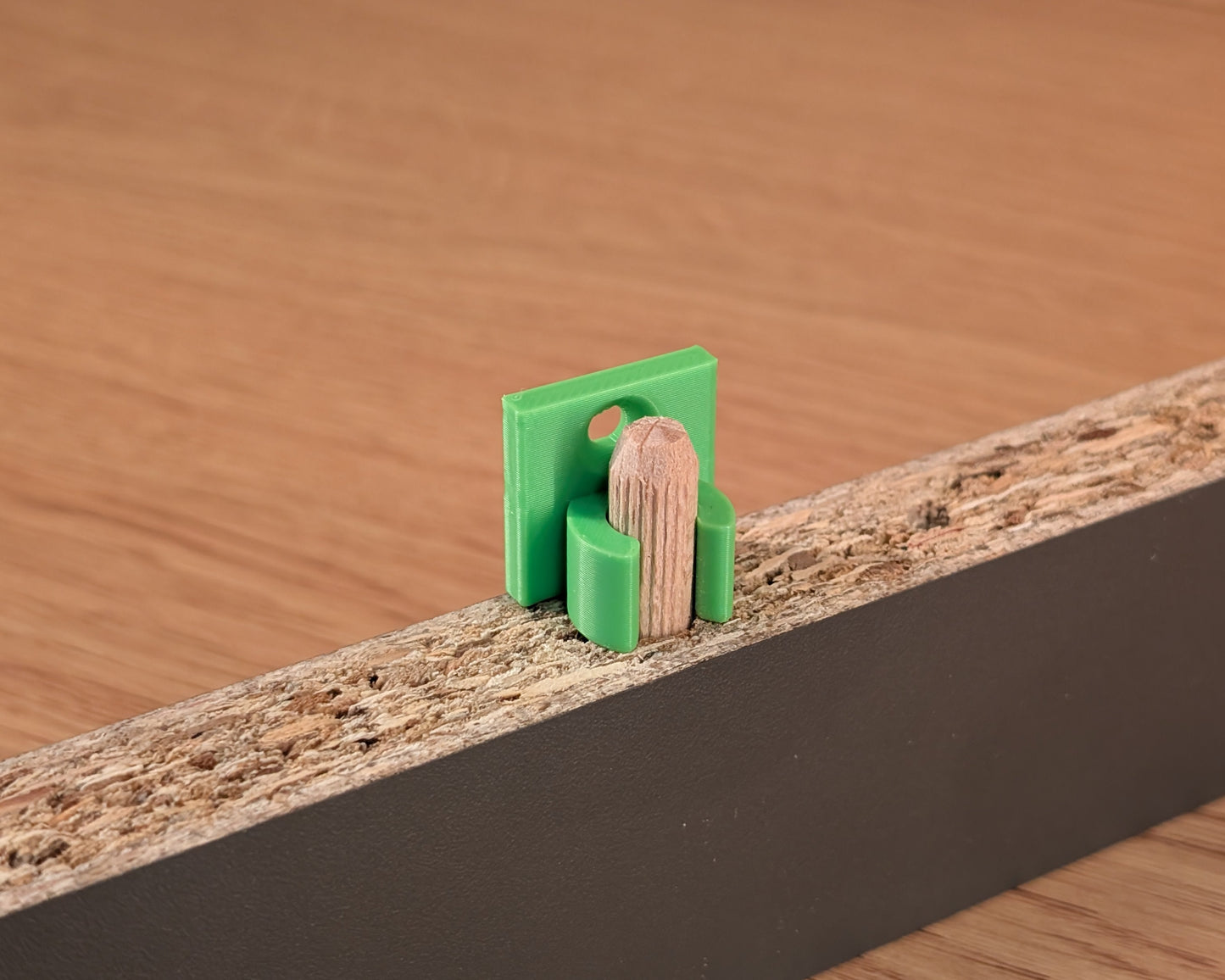 Universal Clip for 8mm Wooden Dowel | Univerzálny Klip na 8mm Drevený Kolík