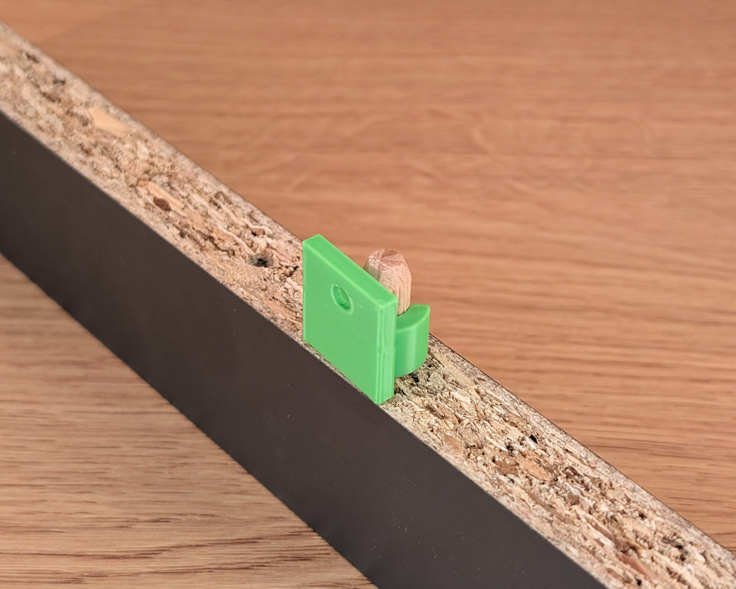 Universal Clip for 8mm Wooden Dowel | Univerzálny Klip na 8mm Drevený Kolík